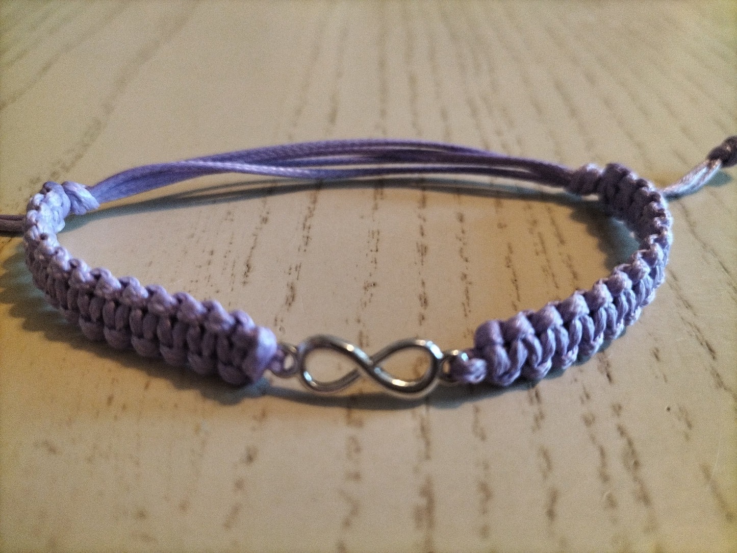 Braccialetto macramè con infinito