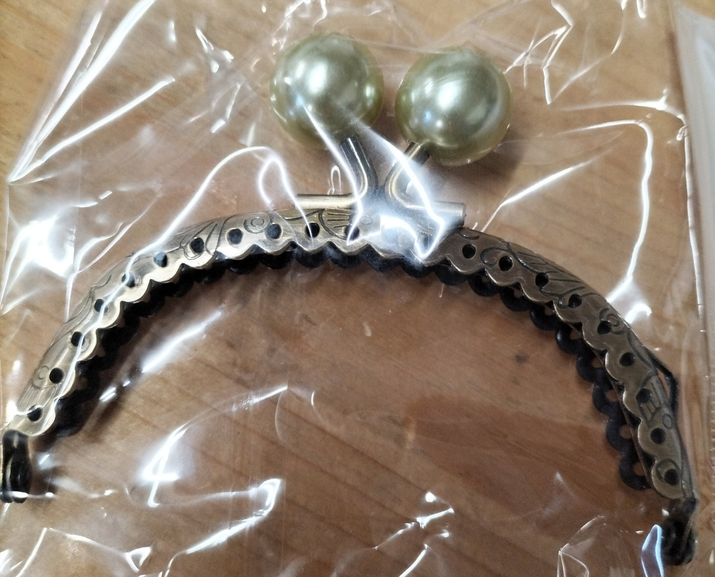 Click clack ovale colore bronzo con perla 8,5 cm