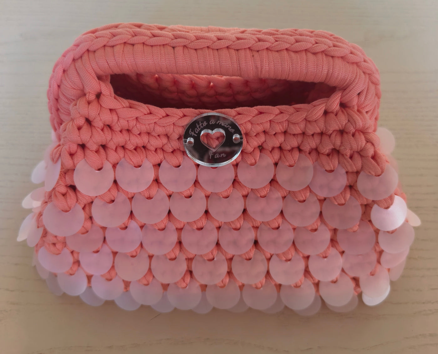 Borsa clutch con manico e paillettes